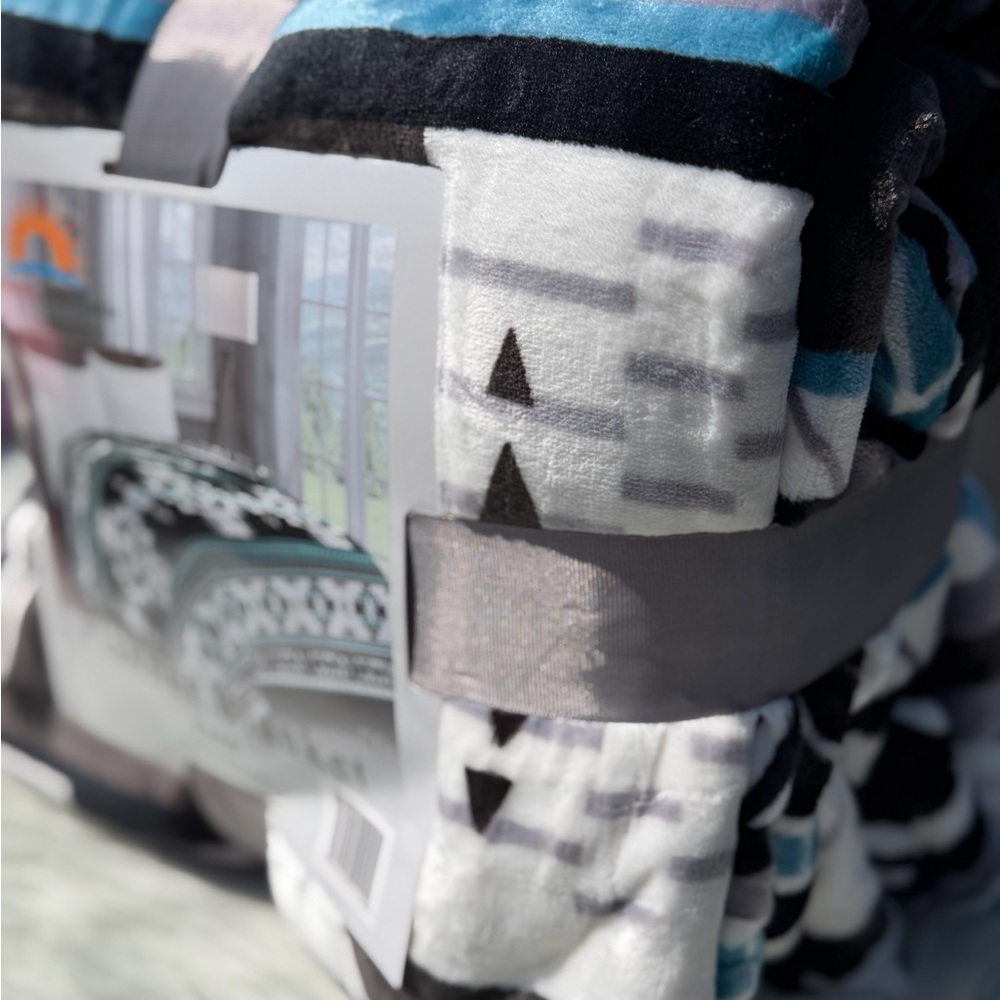 King size super soft Flannel blanket thick southwestern Aztec black white azul - Picture 3 of 3